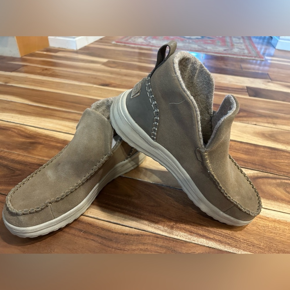 Women’s Tan Slip-On Shoes